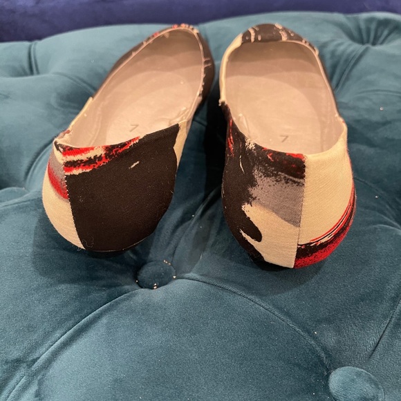 Joe Fresh Abstract Ballet Flats Size 7 - Picture 2 of 4